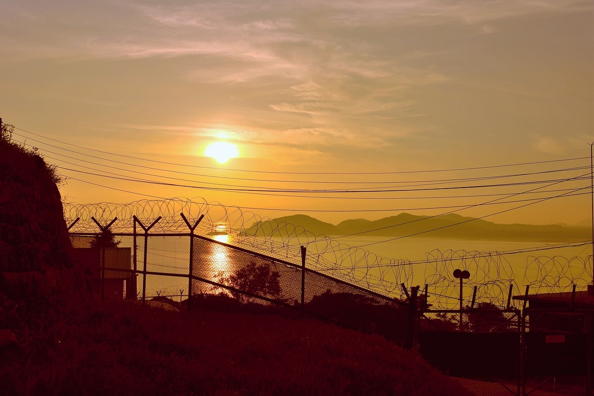 Граница между Северной и Южной Кореей. Фото с сайта Pixabay.