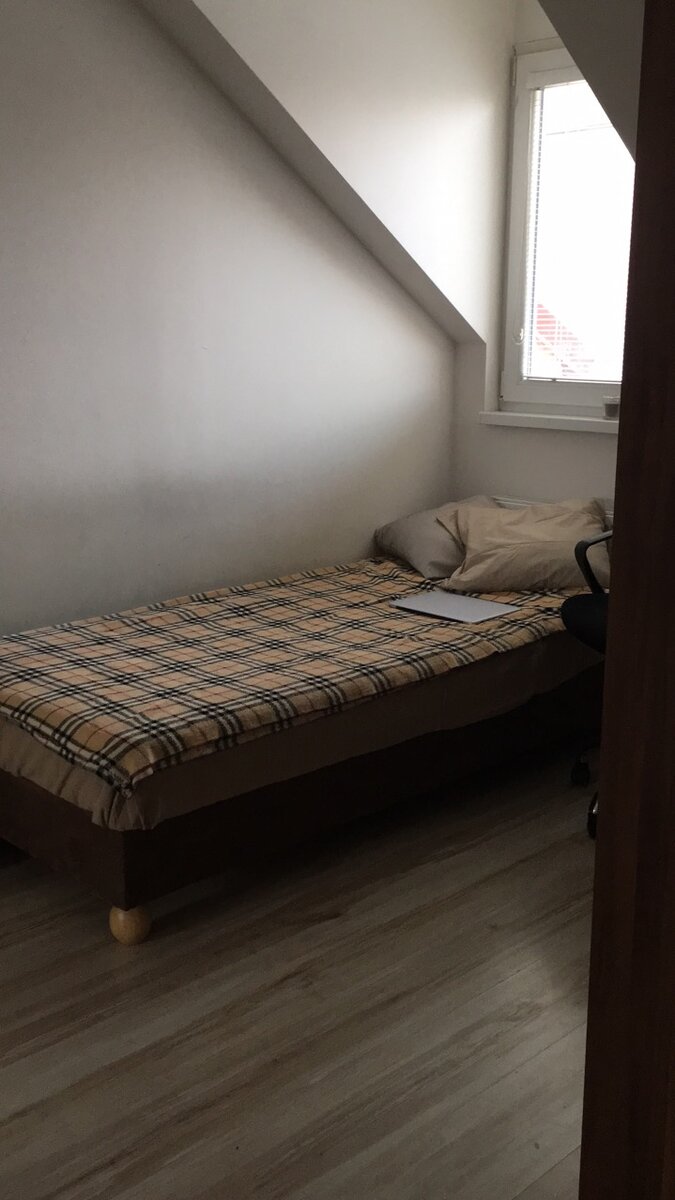 Моя комната в частном общежитии.