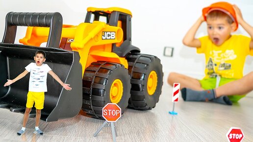 Глеб играет с большими игрушечными Машинками и Экскаватором JCB. Эрик стал маленьким.