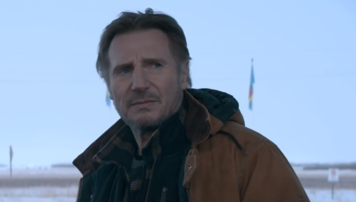 Герой Лиама Нисона сможет побороть несправедливость и спасти людей (кадр из официального трейлера "Ледяной драйв")