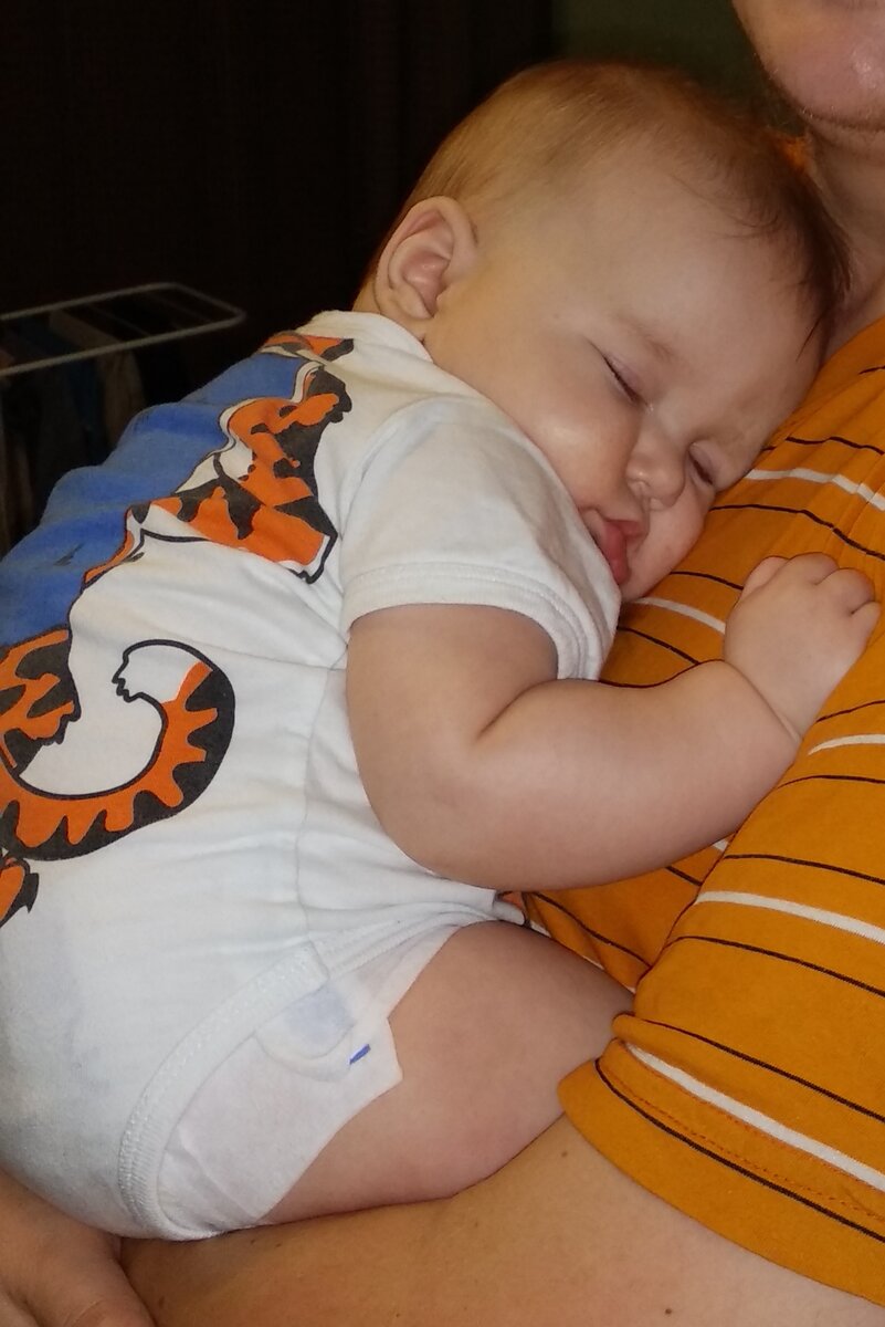 Мне кажется, что Ваде тут месяца четыре. Позже он в этот комбез уже не влезал