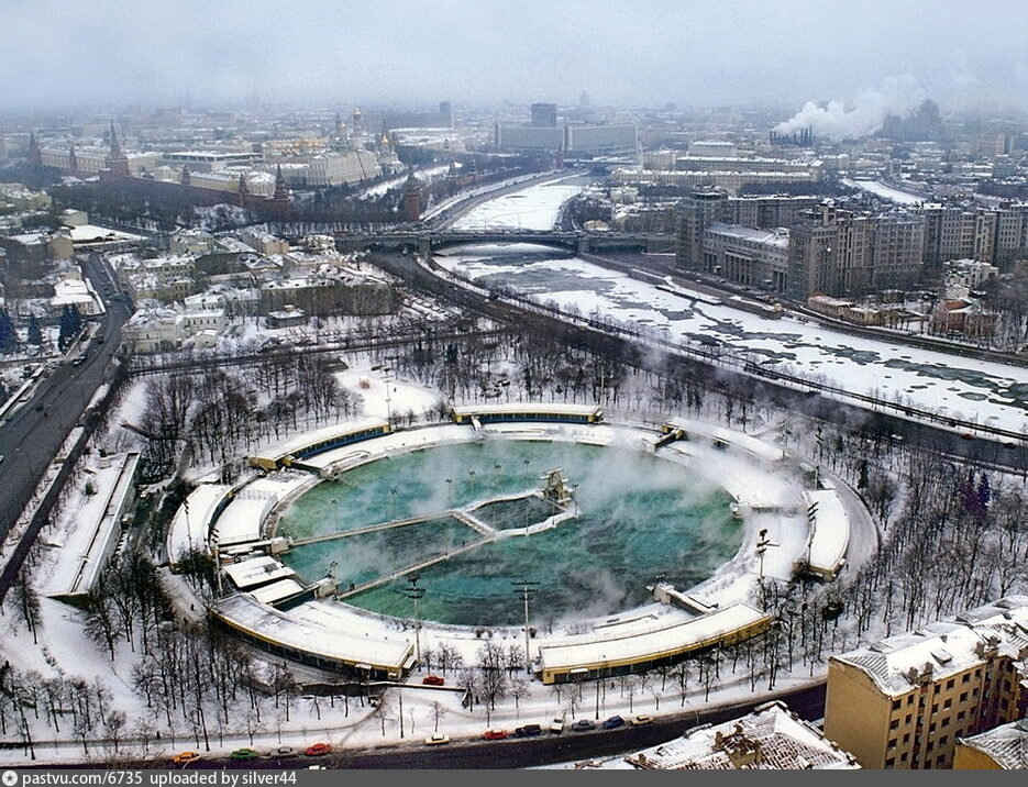 легендарный бассейн "Москва"   на Кропоткинской