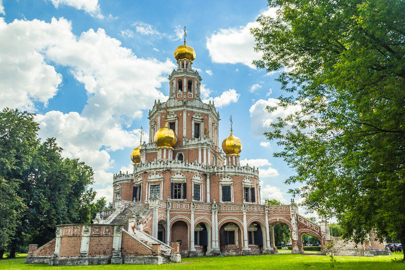 Шедевр нарышкинского барокко - Храм Покрова Пресвятой Богородицы в Филях на западе Москвы. Фотография взята из свободных источников на просторах Интернета