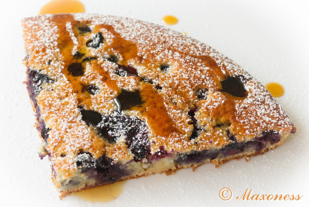 Блин с голубикой в духовке