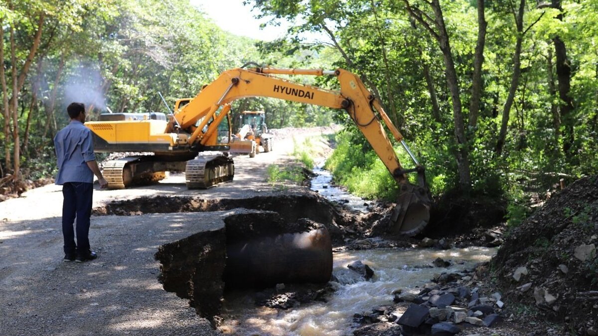     В Лазовском районе продолжают устранять подтопления и ликвидировать последствия наводнения. Утром 27 августа прошло заседание оперативного штаба.