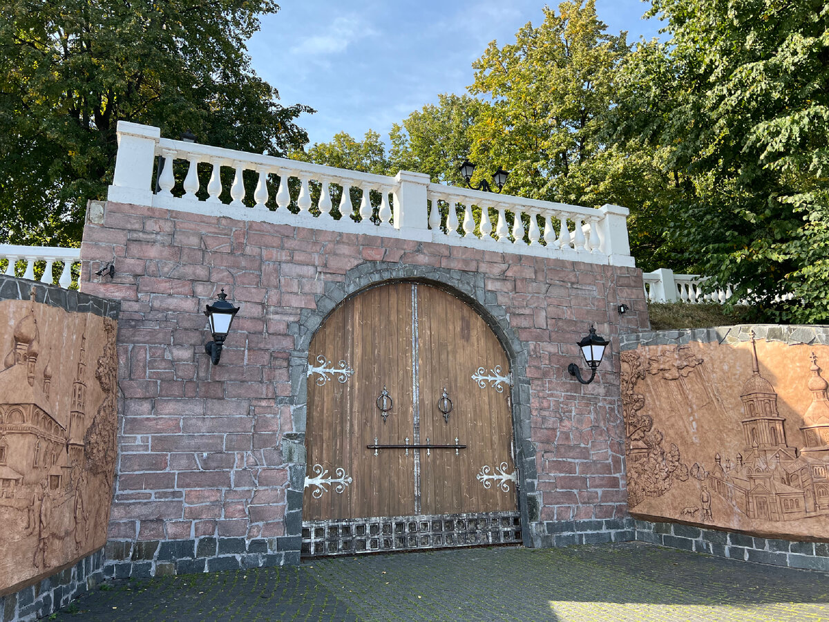 Вот это например вход в подземный ход, через который заключенных доставляли в старейшую тюрьму России