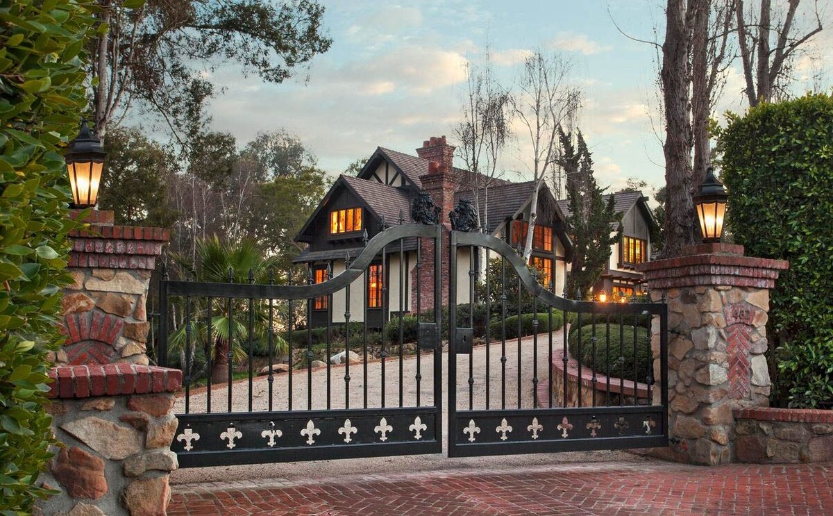 Граница ясно обозначена, но не опасна