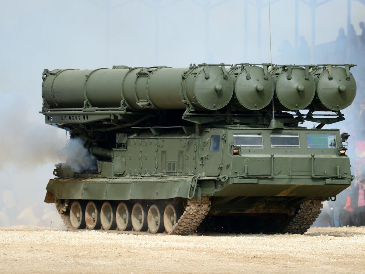    Зенитно-ракетный комплекс (ЗРК) С-300 во время показательных учений на полигоне Алабино на международном военно-техническом форуме "Армия-2016"© РИА Новости / Евгений Биятов