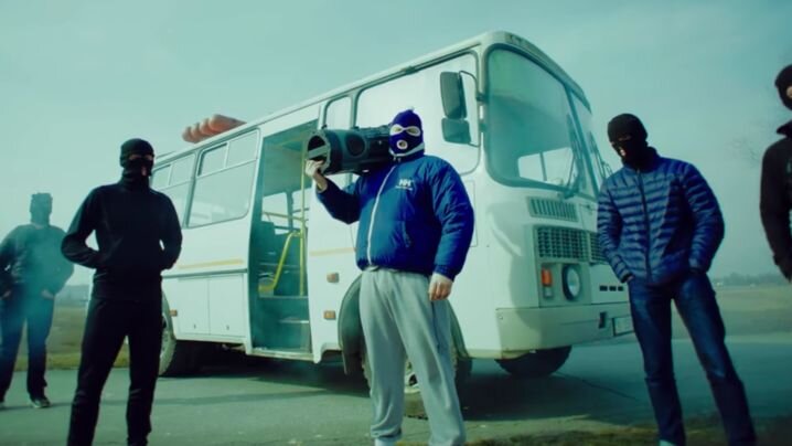 Кадр из клипа песни «Тает лед»