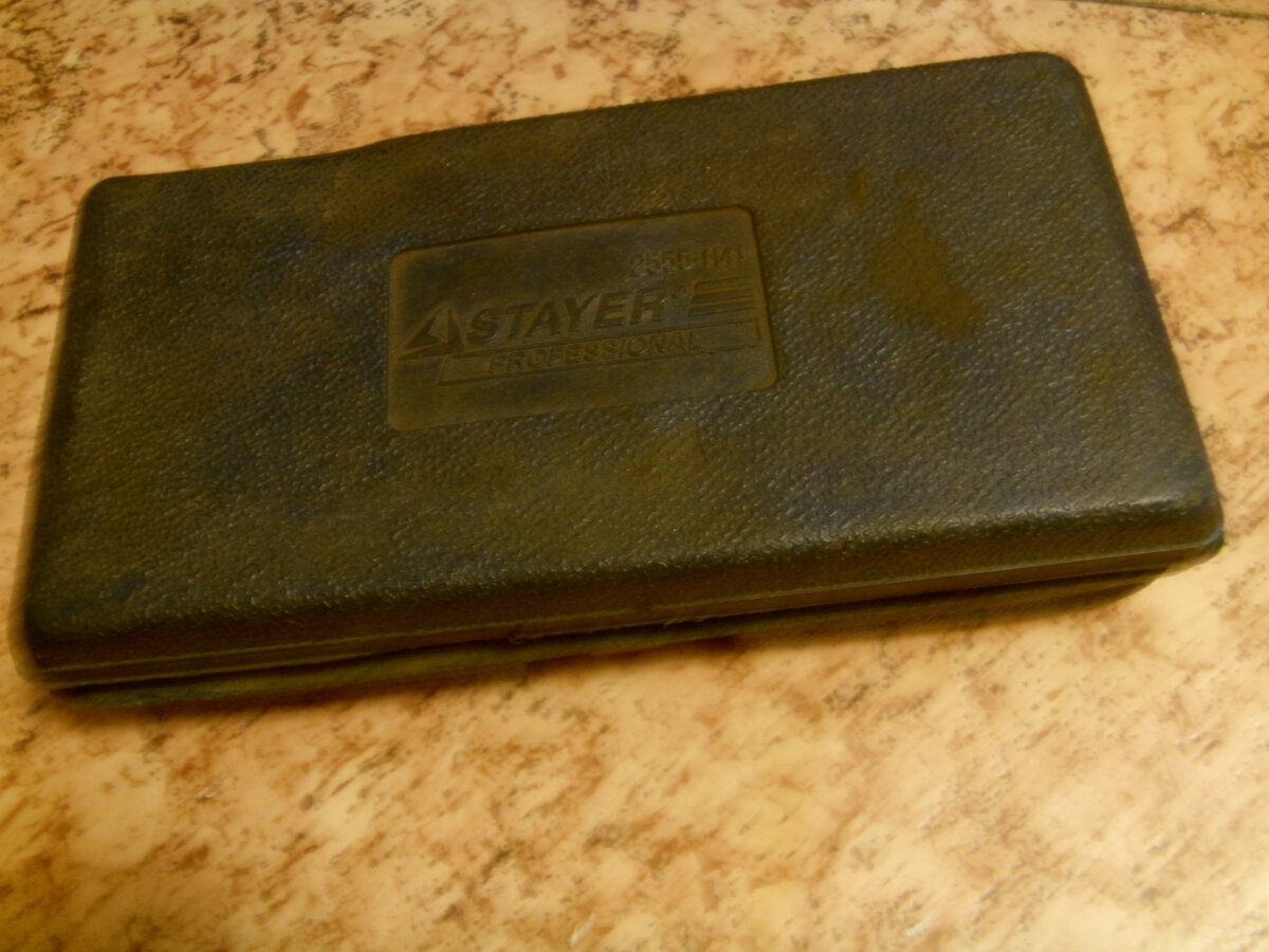 Набор инструмента Staer далеко не самый первоклассный, но за исключением самого воротка, биты и головки вполне пристойные.