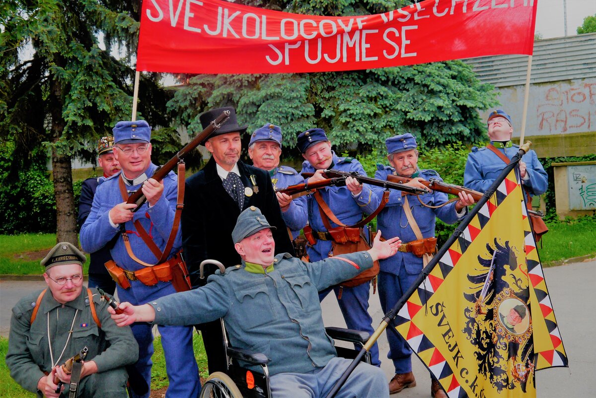 Торжественное открытие памятника Йозефу Швейку в чешском городке Кралупи