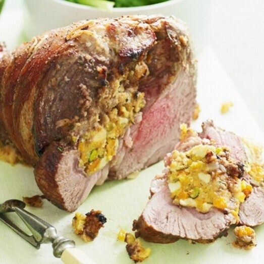 Яиц - 10 шт., молока - 150 г, лука жареного - 150 г, масла - 100 г, соль, перец по вкусу