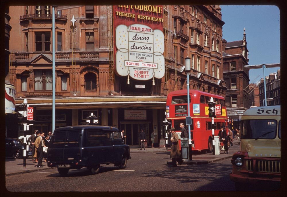 Лондон 80. Улица Англии 1950е. Лондон 1960 год улицы. Великобритания 1950-е. Великобритания 1960-е годы.