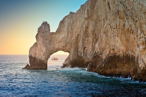 Знаменитая скала Эль-Арко — символ Кабо-Сан-Лукаса