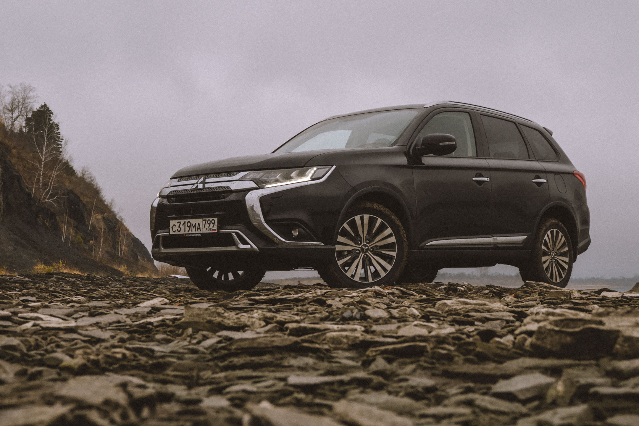 Mitsubishi outlander 2019 года. Mitsubishi Outlander 2019. Митсубиси Аутлендер 2019. Мицубиси Outlander 2019. Митсубиси Аутлендер 2019 черный.