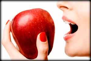 Как делать приворот на яблоко?