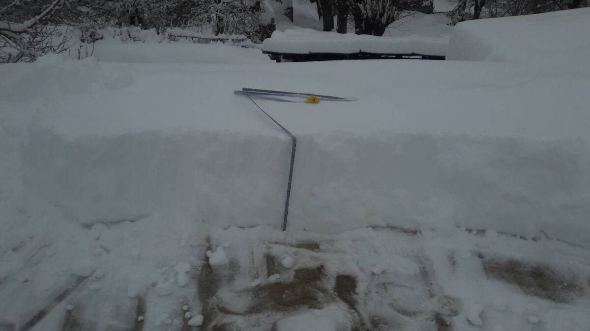 В городе Хорог и окрестных сёлах высота снежного покрова достигает уже почти полметра.