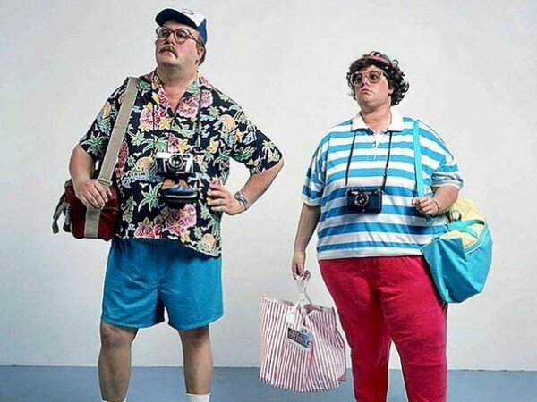 Складывается впечатление, как будто наших выгнали за границу в отпуск как на каторгу и они ждут, когда вернуться домой к любимым соседям, дивану,  борщу и котлеткам :) 