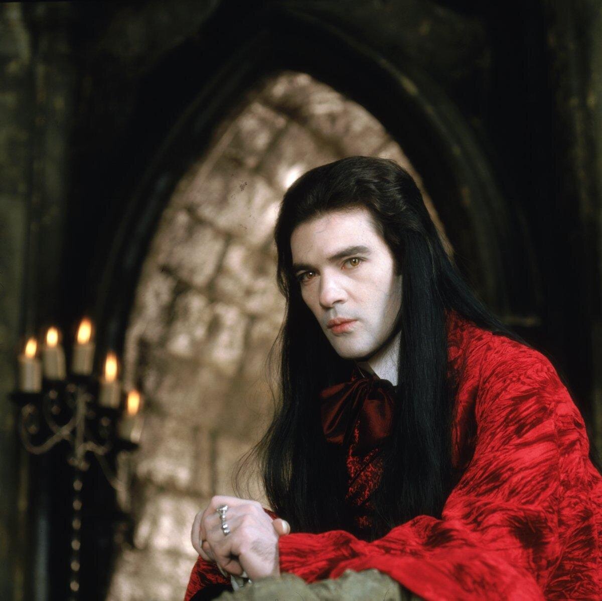 Луи де пон дю. Антонио Бандерас интервью с вампиром. Интервью с вампиром 1994 Луи де Пон дю.