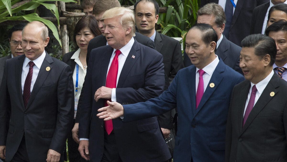 «В худшем для Украины случае будущая попытка Вашингтона уравновесить растущее международное влияние Китая может привести к тому, что США начнут создавать с Европой антипекинскую ось, в которую может также быть приглашена Россия». Источник