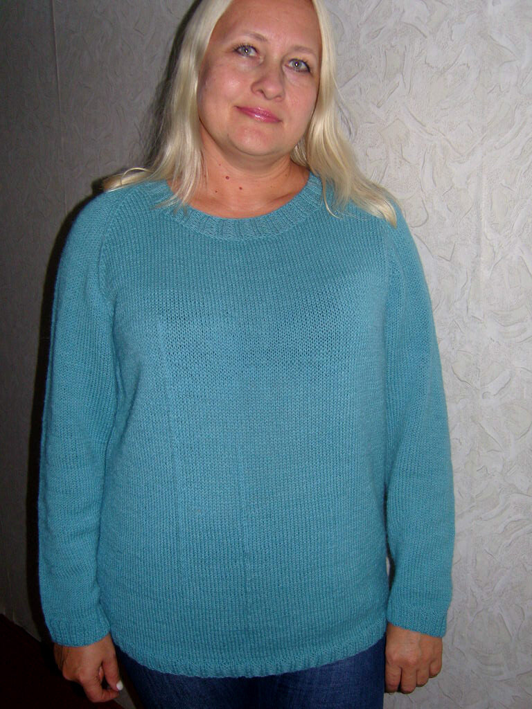 Подруга в любимом джемпере 