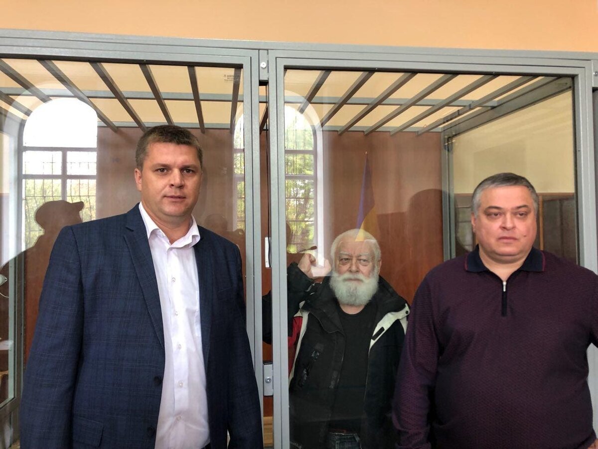 Андрей Лесик, Мехти Логунов, адвокат Дмитрий Тихоненков (слева направо)