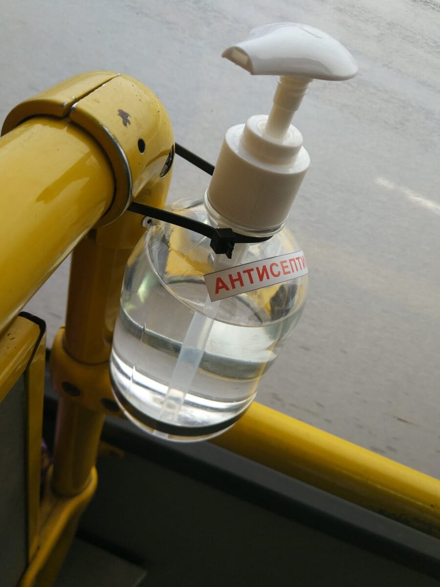В автобусах появились антисептики. По запаху - чистый спирт!