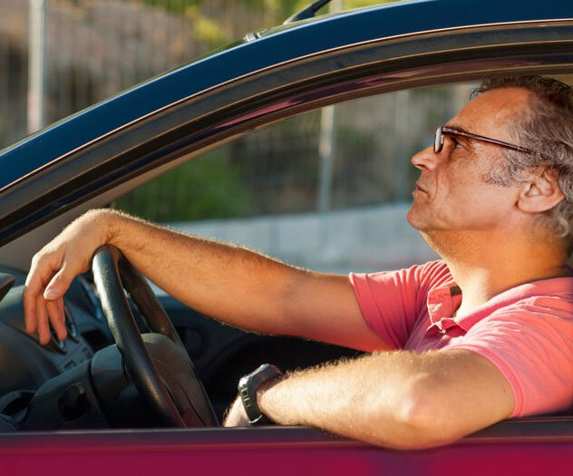 Хроморукий" водитель. Фото из открытых источников