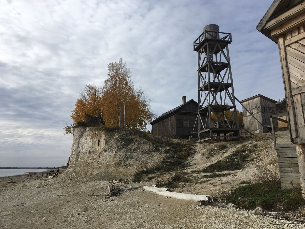 Вот здесь по сюжету фильма высадились раскулаченные крестьяне, которые спаслись после крушения баржи.