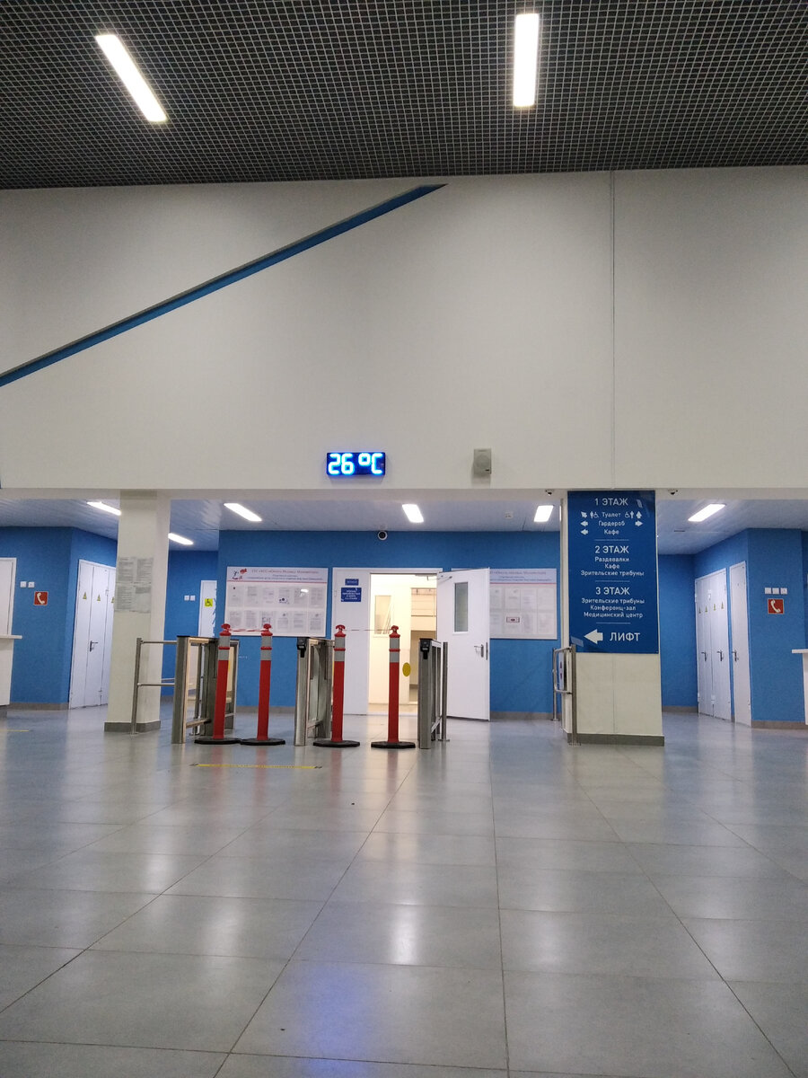 Холл спортивного комплекса, где находится наш бассейн