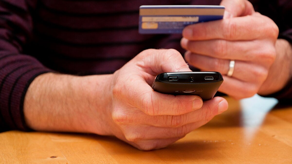 Телефонные мошенники не спят. /Фото: mcdn.tvzvezda.ru