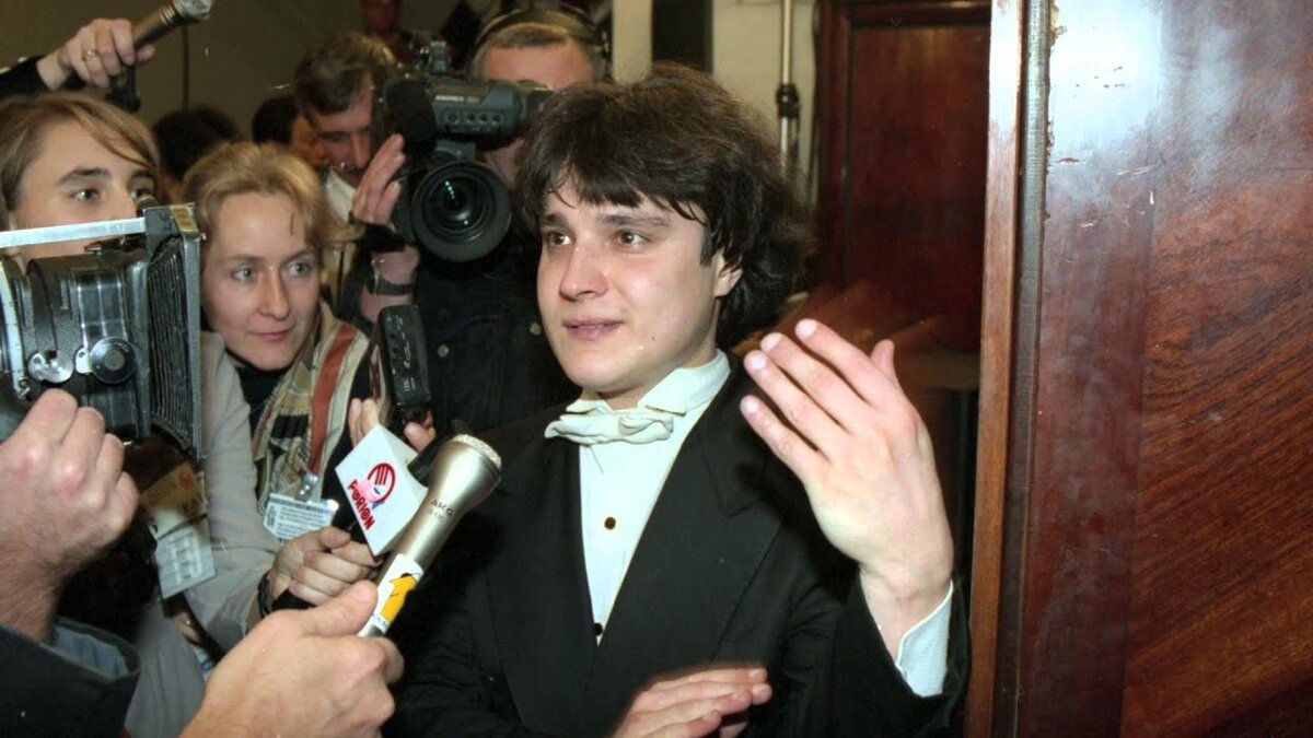 Алексей Султанов 7.08.1969-2005 (Лев)                                                                                       советский пианист, вундеркинд