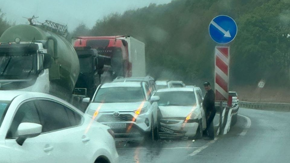 «Как будто шепчет на ушко»: ДТП на трассе обсуждают в Приморье