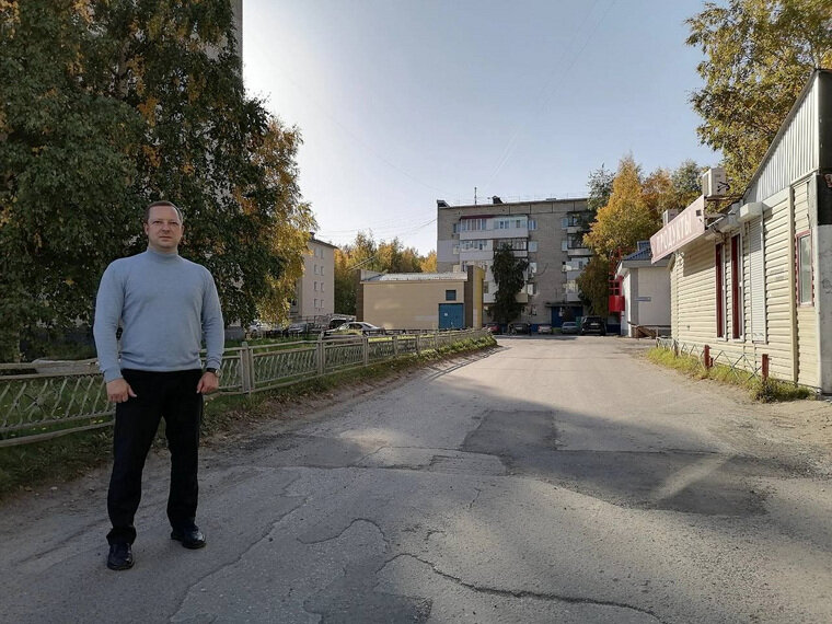    Депутат продемонстрировал новый ямочный ремонт от нижневартовских коммунальщиков
