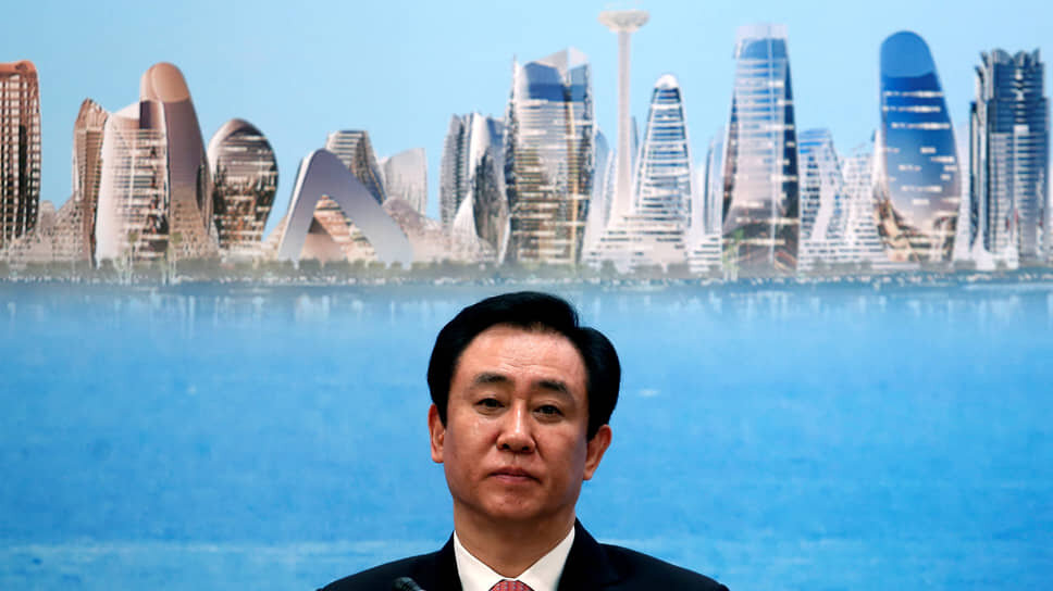 Фото: Bobby Yip/File photo / Reuters📷Председатель совета директоров Evergrande Group Сюй Цзяинь