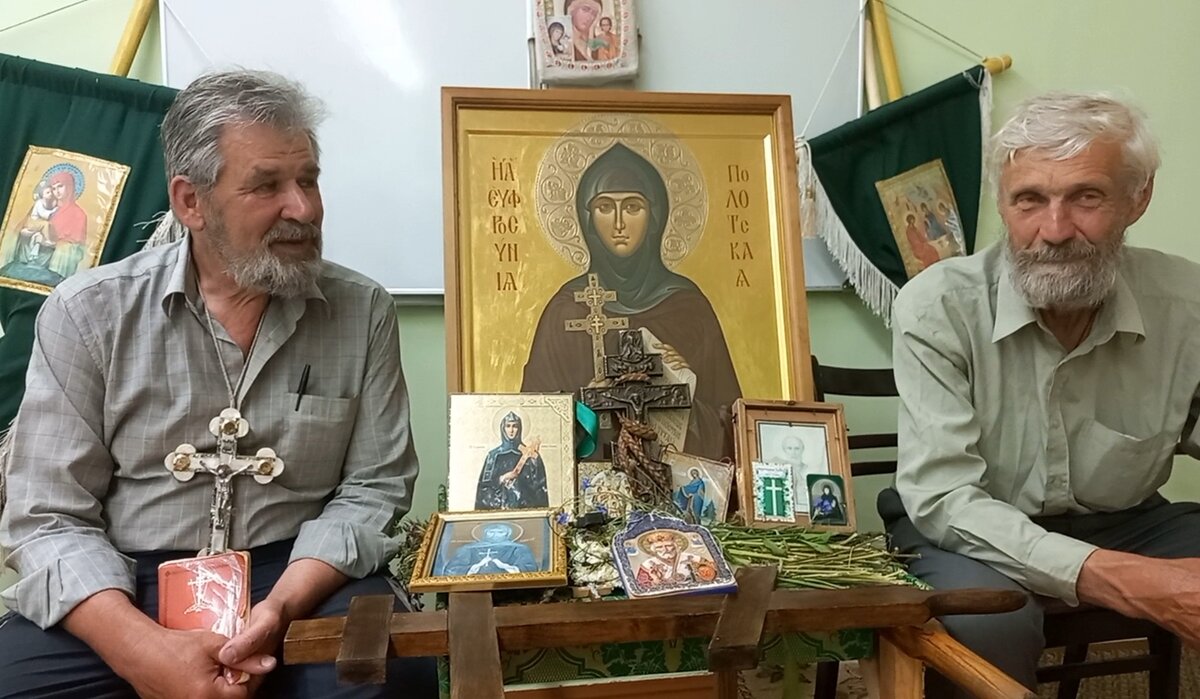                                                     НИКОЛАЙ БОНДАРЬ СПРАВА