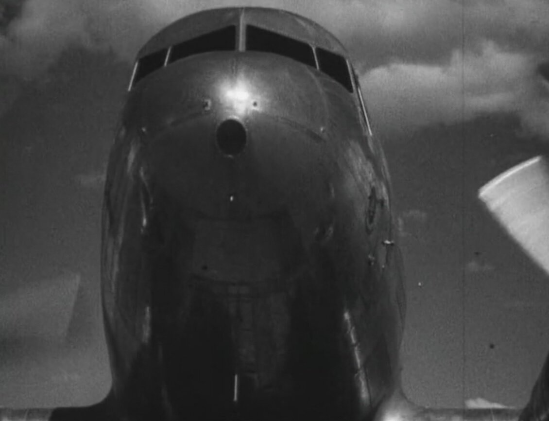 Пассажирский "Дуглас" DC-3 (ПС-84, он же Ли-2). Кадр из фильма