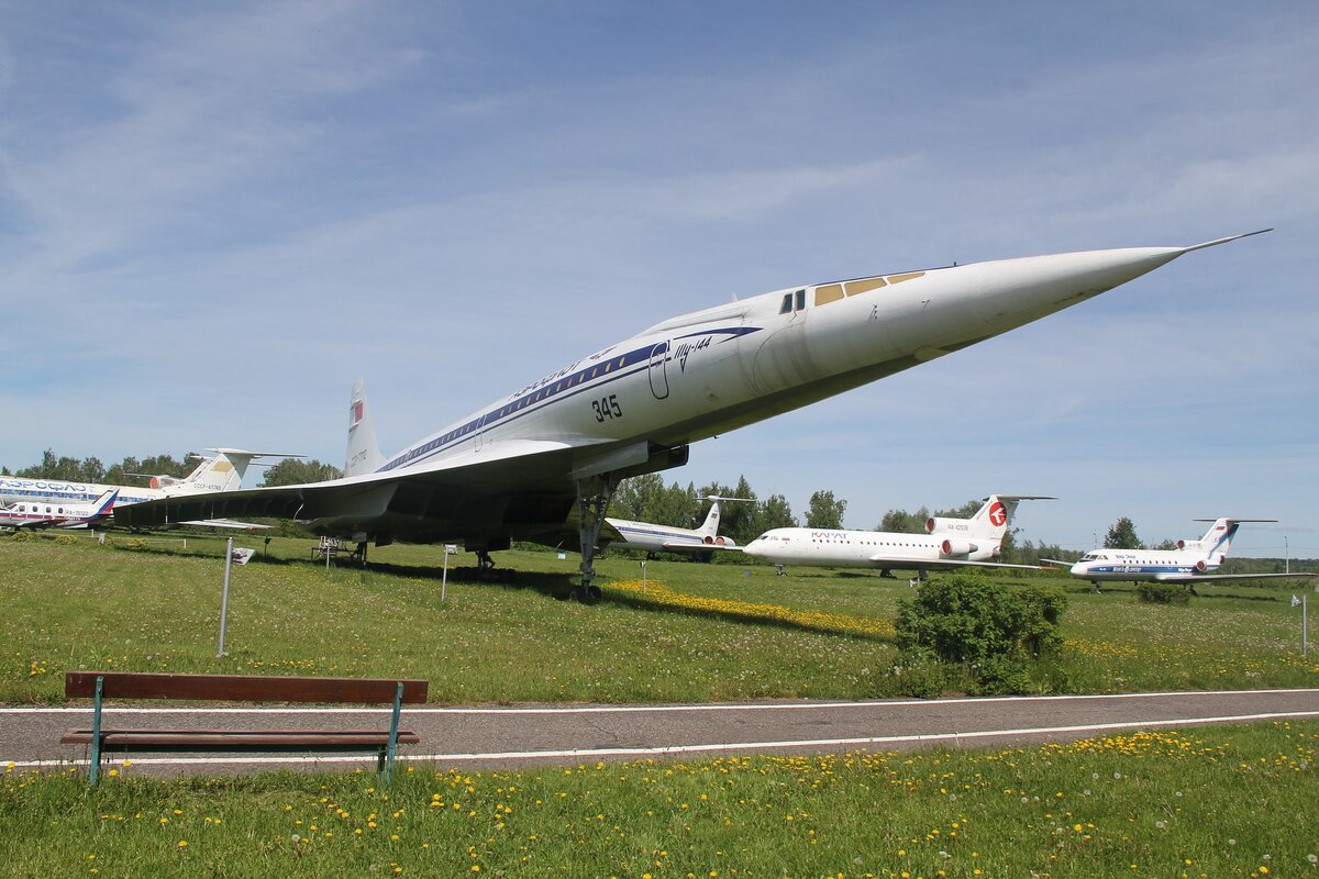 Самолёт Ту-144