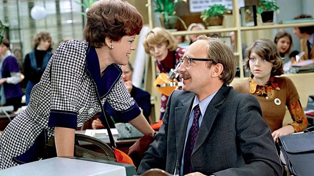 Кадр из фильма "Служебный роман"