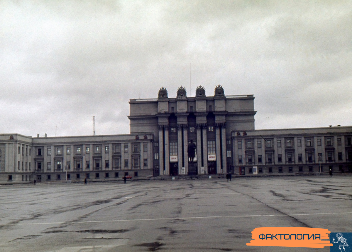 Куйбышев город герой. Театр оперы и балета Куйбышев. Площадь Куйбышева театр оперы. Театр оперы и балета Куйбышева Самара. Театр оперы и балета Самара площадь Куйбышева.