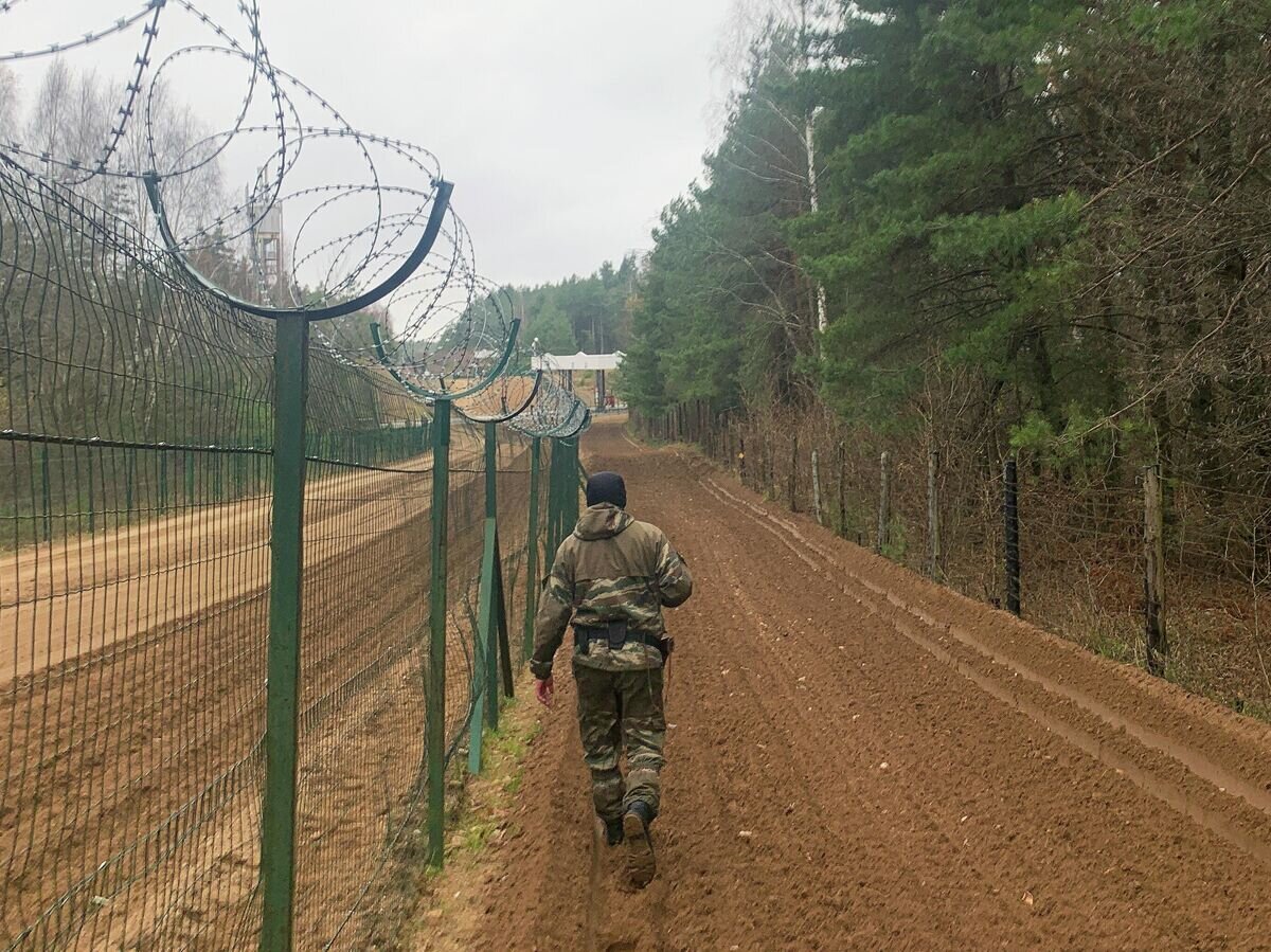 Власти Польши пообещали подумать над сносом забора на границе с ...