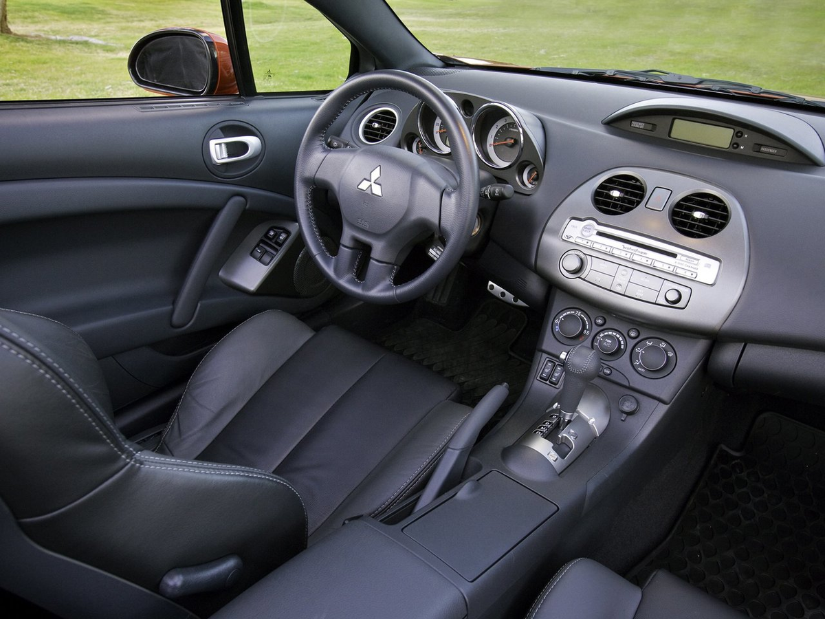Мицубиси эклипс комплектации. Mitsubishi Eclipse 2008 салон. Mitsubishi Eclipse 3 поколение салон. Мицубиси Эклипс 2008. Mitsubishi Eclipse 2010 салон