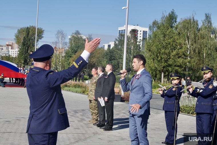   Праздник открыли концертом