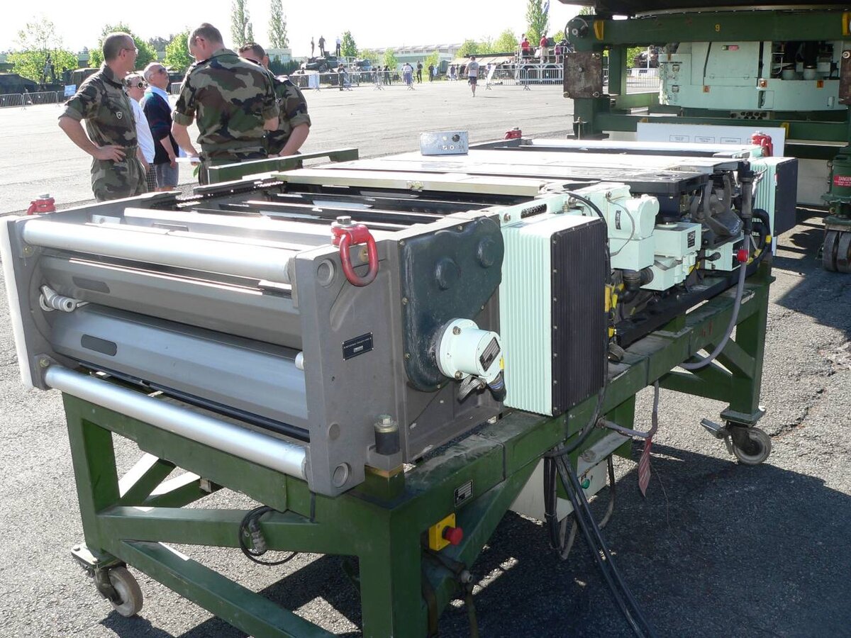 Конвейерный автомат заряжания на примере демонтированного АЗ AMX-56