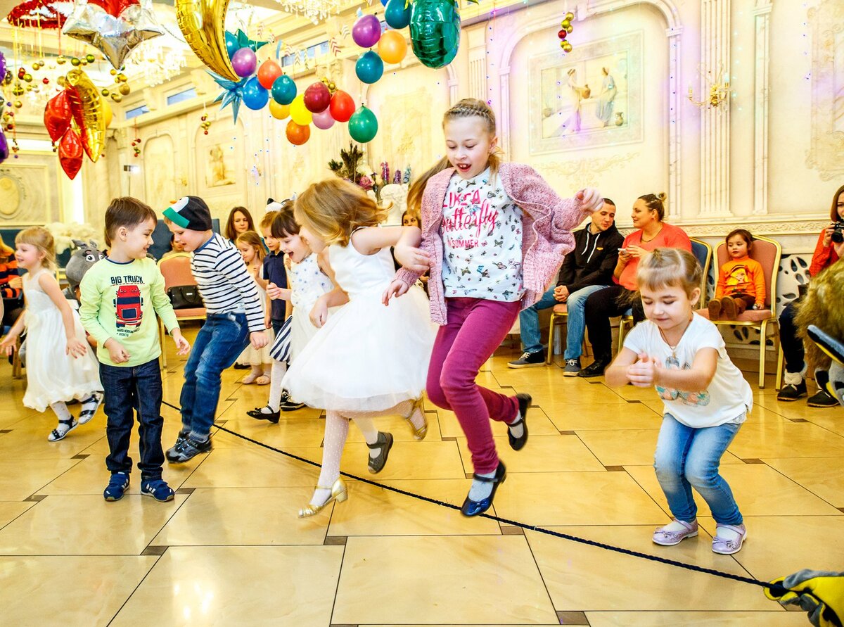 Детский день рождения в москве где. Детский выпускной в кафе. Где можно отметить день рождения ребенка. Где можно отметить детский день рождения в Курске. Ульяновск где можно провели детский день рождения 5 лет.