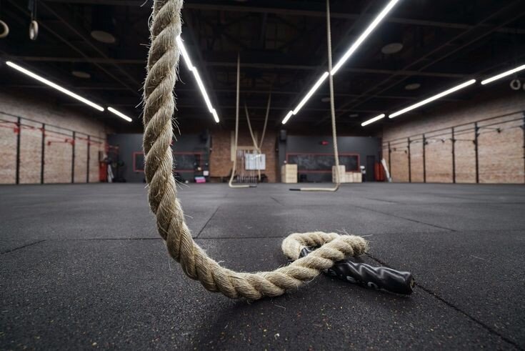 "Кроссфит: Экстремальная тренировка для достижения фитнес-целей"