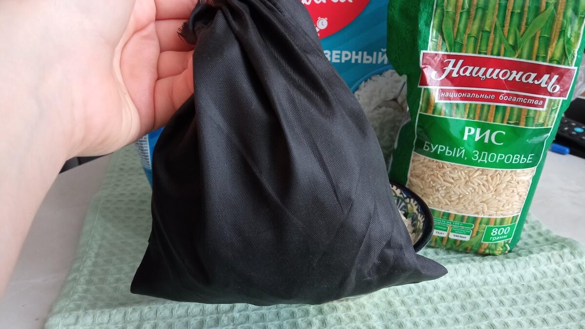 Дешевый и просроченный рис скупаю упаковками, мне его всегда мало ...