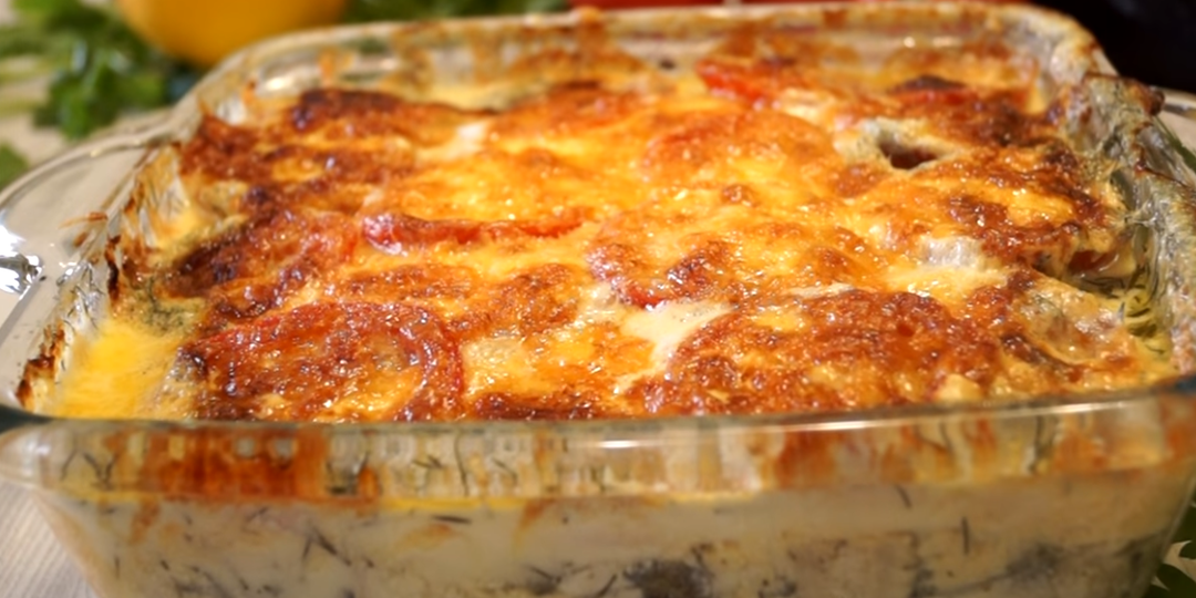 Приготовила минтай по этому рецепту, получилась вкуснятина...Теперь буду готовить рыбу только так. Минтай с помидорами и сыром.
