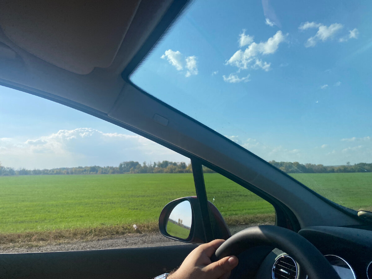 Ехать от Самары до турбазы менее 50 км, дорога отличная, вид по обеим сторонам - глаз радуется!