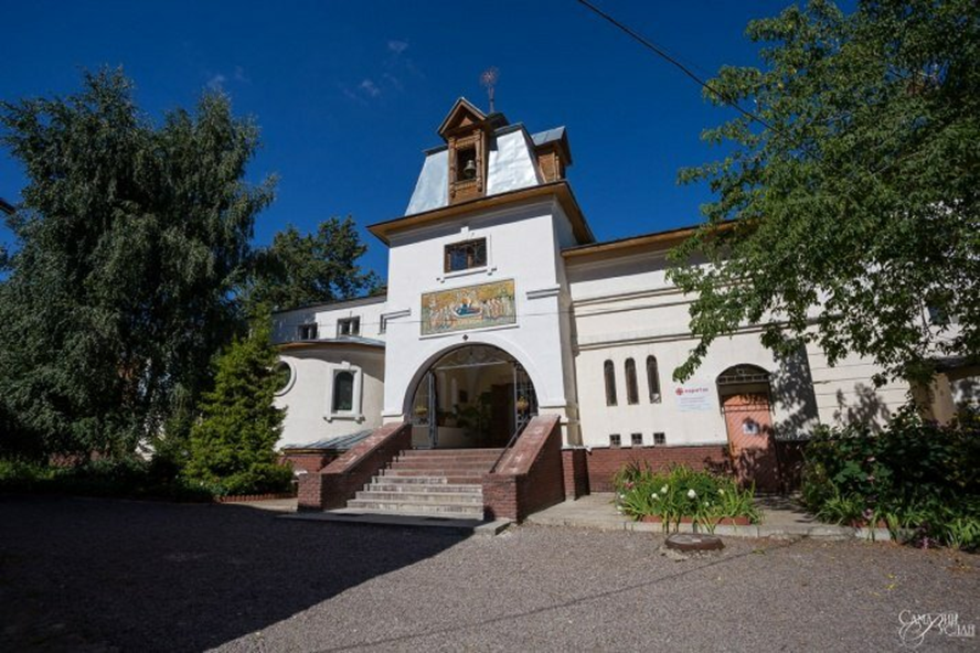 Католики в нижнем новгороде. Храм Успения Девы Марии Нижний Новгород. Католическая Церковь Успения Девы Марии Нижний нов. Католический храм в Нижнем Новгороде. Студеная католический храм Нижний Новгород.